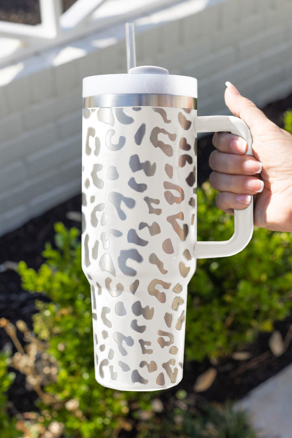 White Leopard Print 40OZ Stainless Steel Portable Cup with Handle - Mudiwa 